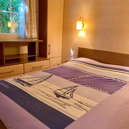 Mobil De Pampelonne Sur Un Tres Bel Emplacement Surplombant La Baie De Pampelonne