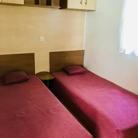 Mobil De Pampelonne Sur Un Tres Bel Emplacement Surplombant La Baie De Pampelonne