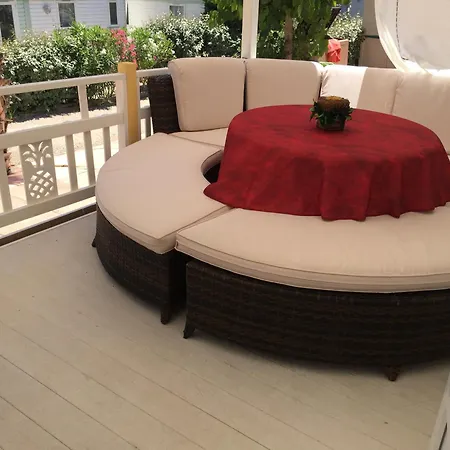 Mobil De Pampelonne Sur Un Tres Bel Emplacement Surplombant La Baie De Pampelonne 캠프장 쎙뜨호뻬