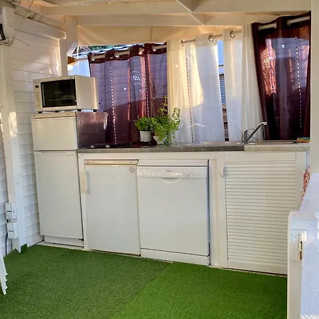 Mobil De Pampelonne Sur Un Tres Bel Emplacement Surplombant La Baie De Pampelonne 쎙뜨호뻬