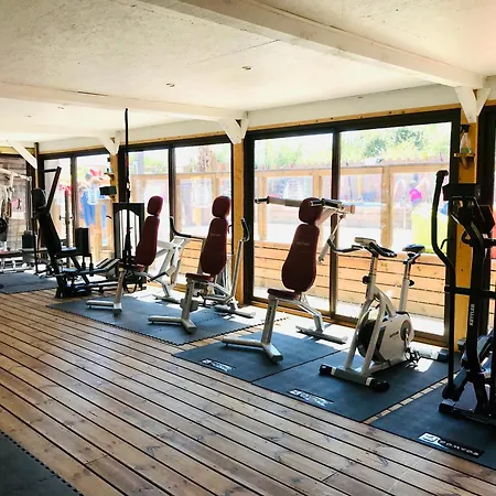 Mobil De Pampelonne Sur Un Tres Bel Emplacement Surplombant La Baie De Pampelonne