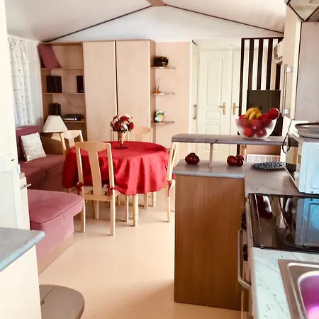 Mobil De Pampelonne Sur Un Tres Bel Emplacement Surplombant La Baie De Pampelonne 캠프장 *