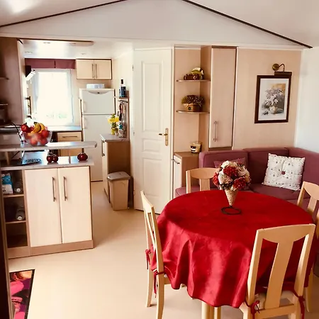 캠프장 Mobil De Pampelonne Sur Un Tres Bel Emplacement Surplombant La Baie De Pampelonne *