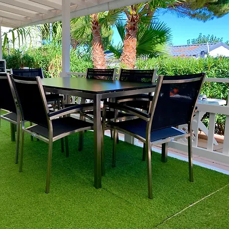 Mobil De Pampelonne Sur Un Tres Bel Emplacement Surplombant La Baie De Pampelonne 캠프장 쎙뜨호뻬